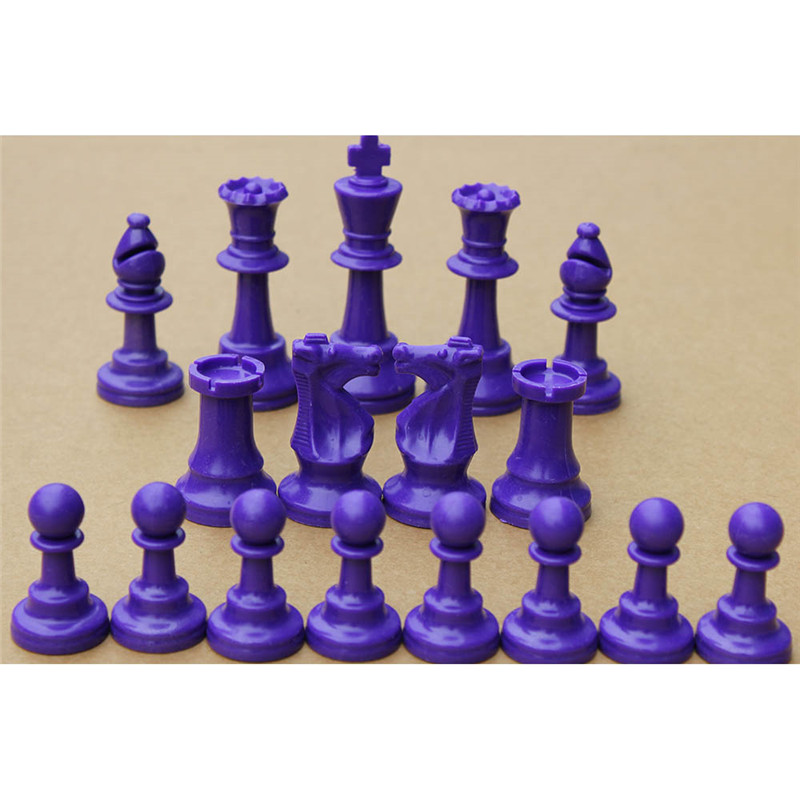 Colorful Plastic Chess Pieces  - Board Game Queen recensione e prezzo
